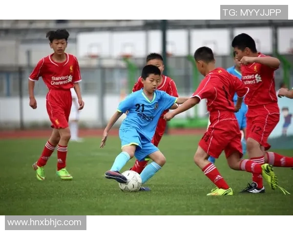 七字足球明星光辉历程与贡献分析 见证足球世界的传奇之路